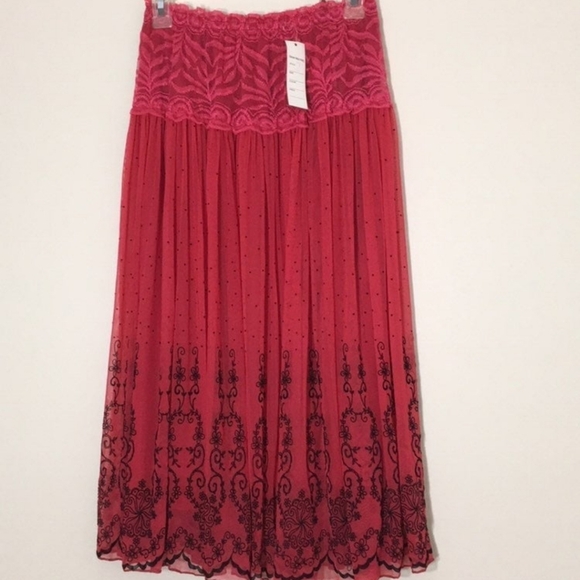 Dresses & Skirts - NWT Pink Skirt S/M